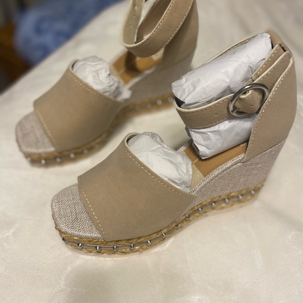 Brand new womens Platform Sandals. Dolcevita